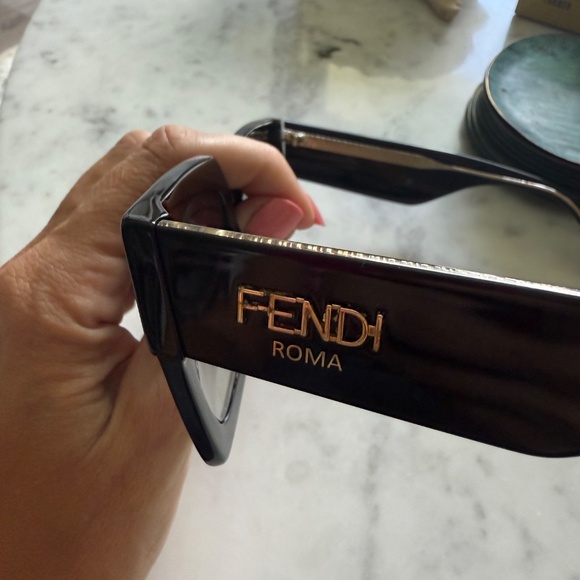 Fendi sunglasses - Picture 3 of 7